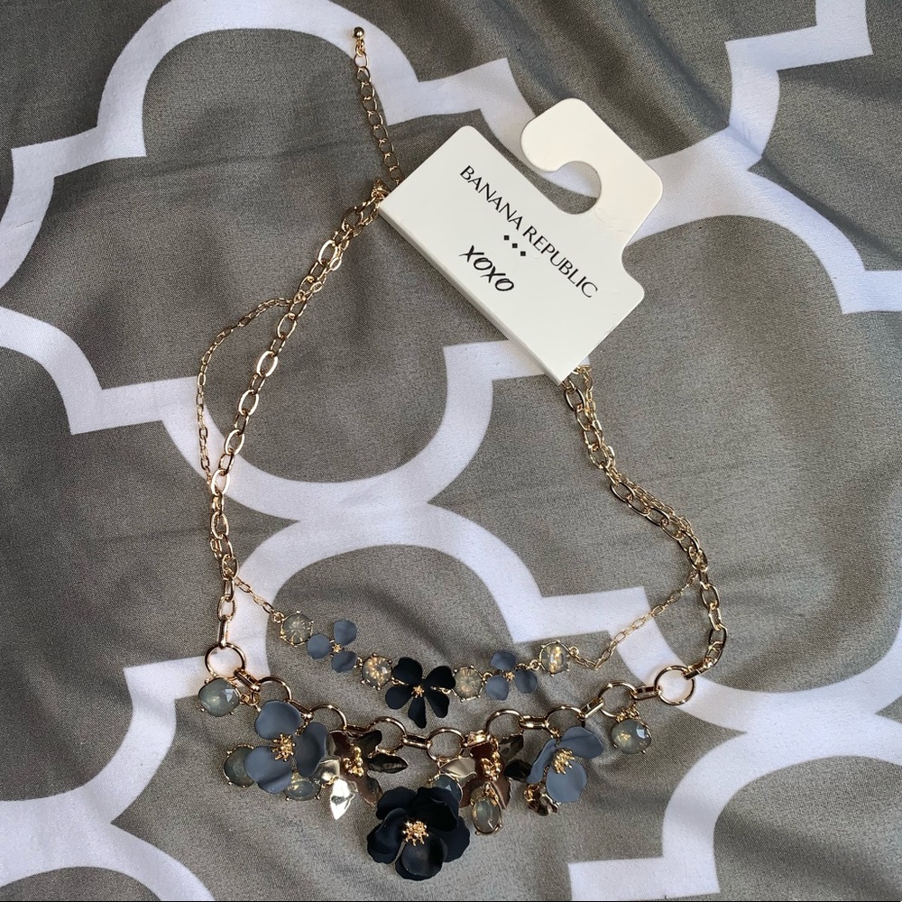 Blue flower necklace